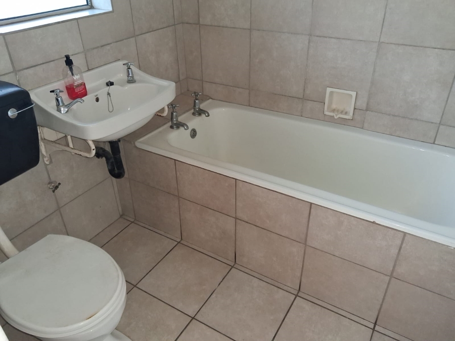To Let 1 Bedroom Property for Rent in Quigney Eastern Cape